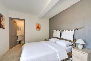 house 8 Rooms for sale on LAURIS (84360)