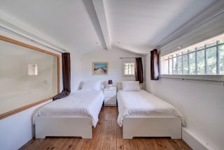 house 8 Rooms for sale on LAURIS (84360)