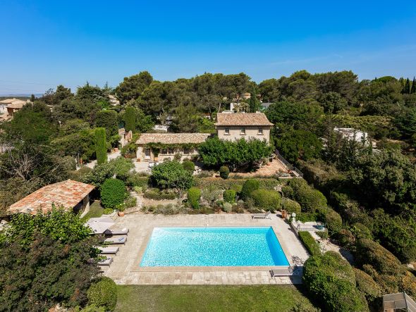 Location Maison Aix-en-Provence 7&nbsp;Pièces 223&nbsp;m²