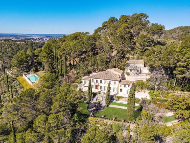 maison 13 Pièces en location saisonnière sur LE THOLONET (13100)