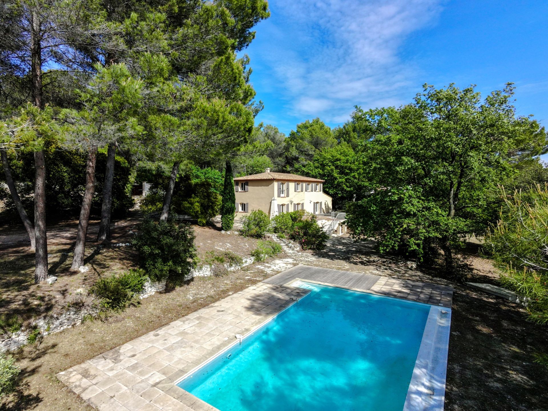 house 6 Rooms for sale on EGUILLES (13510)