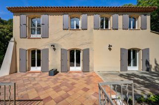 house 6 Rooms for sale on EGUILLES (13510)