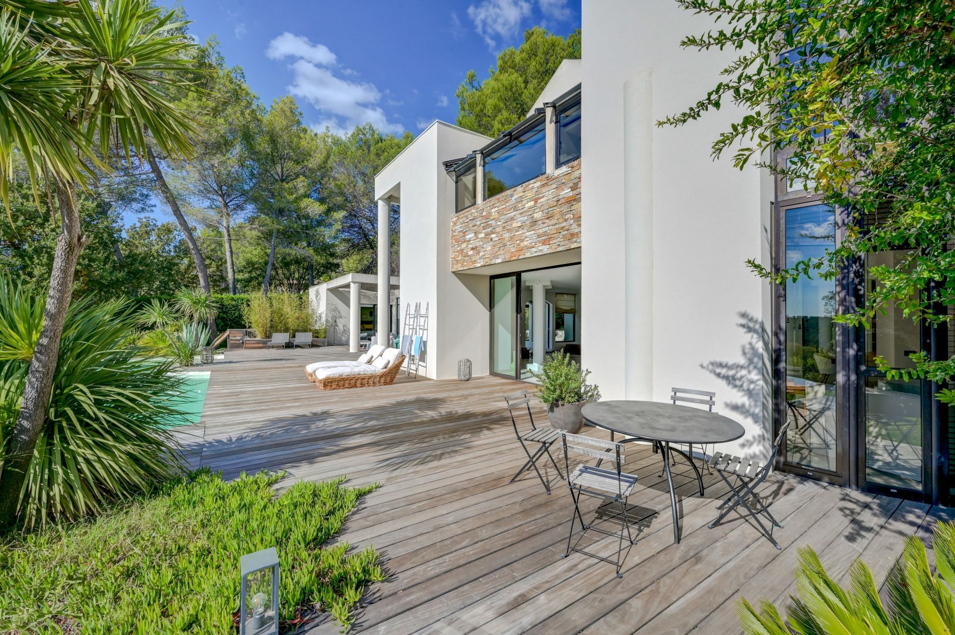 maison 6 Pièces en vente sur EGUILLES (13510)