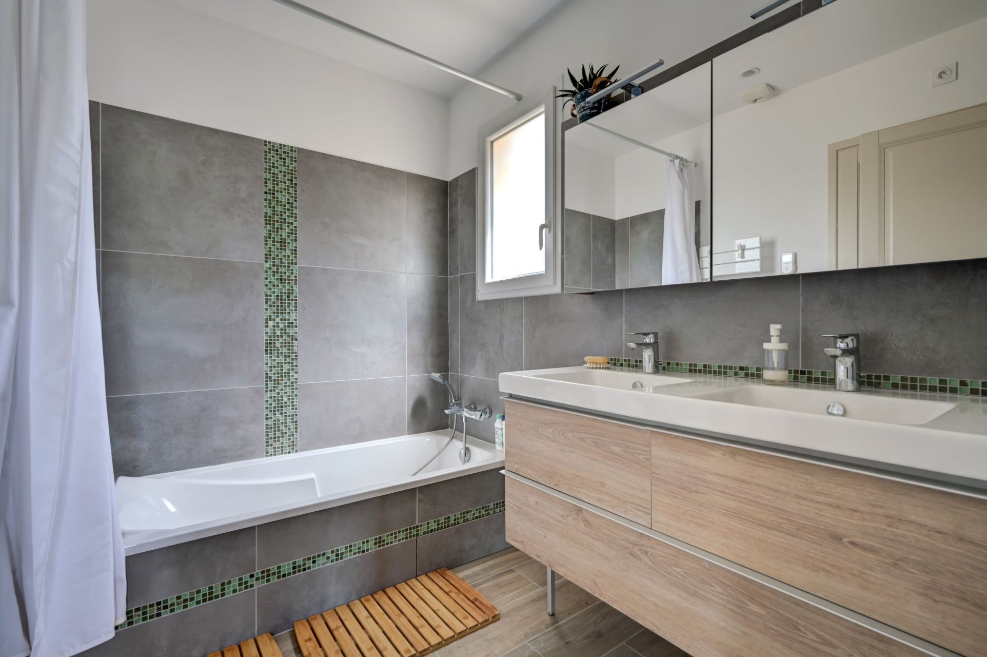 house 5 Rooms for sale on BOUC BEL AIR (13320)