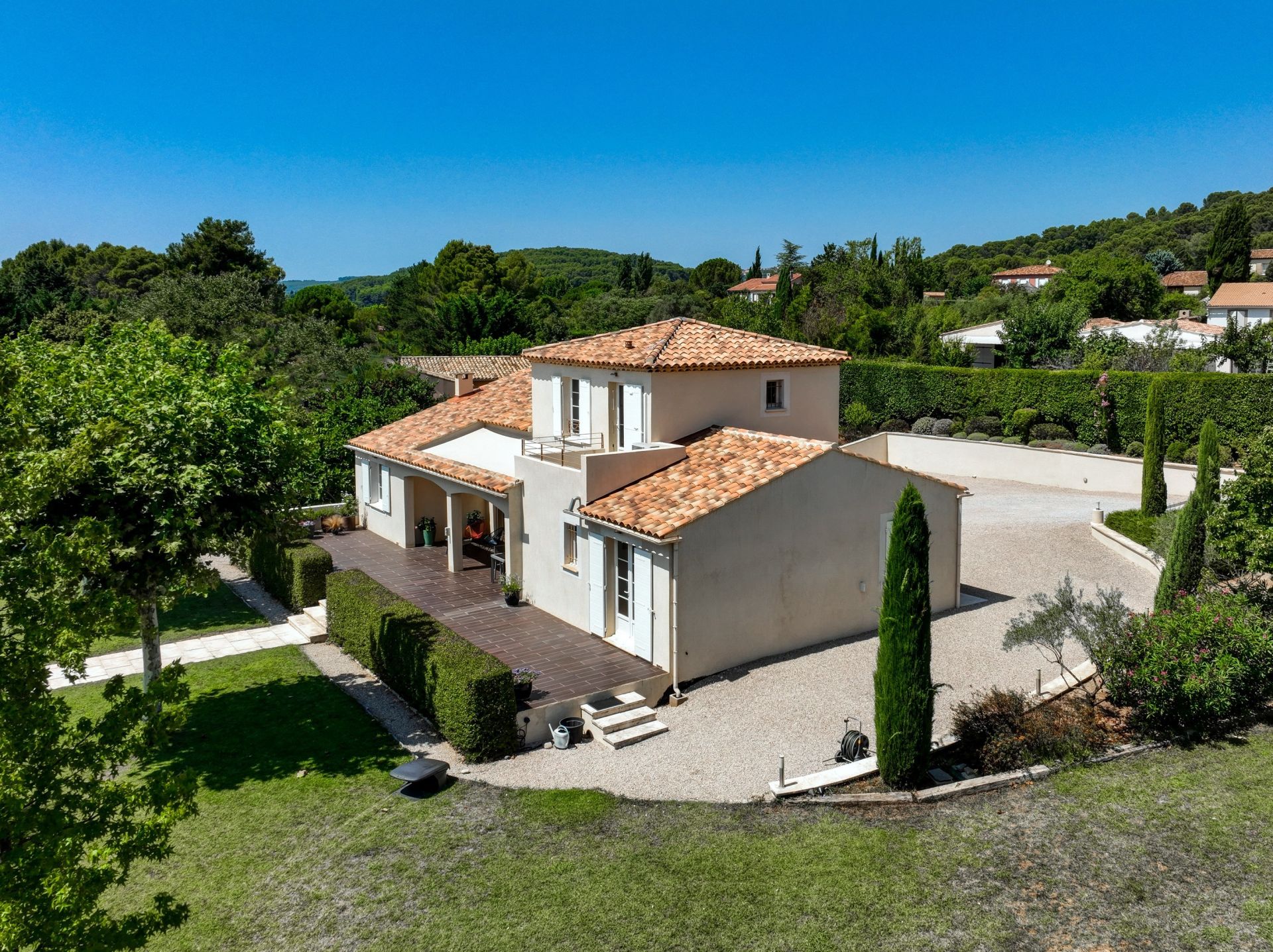 house 5 Rooms for sale on EGUILLES (13510)