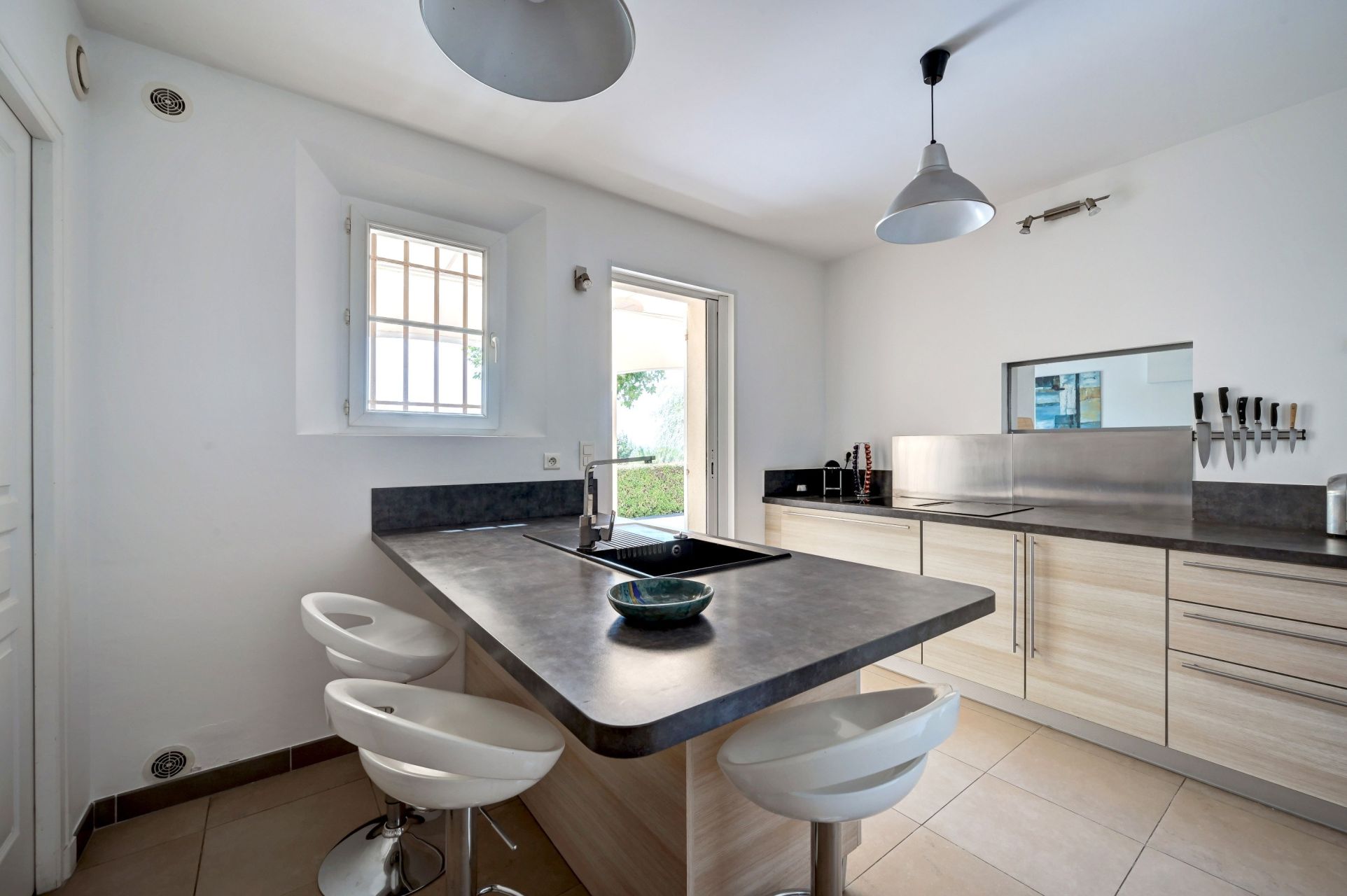 house 5 Rooms for sale on EGUILLES (13510)