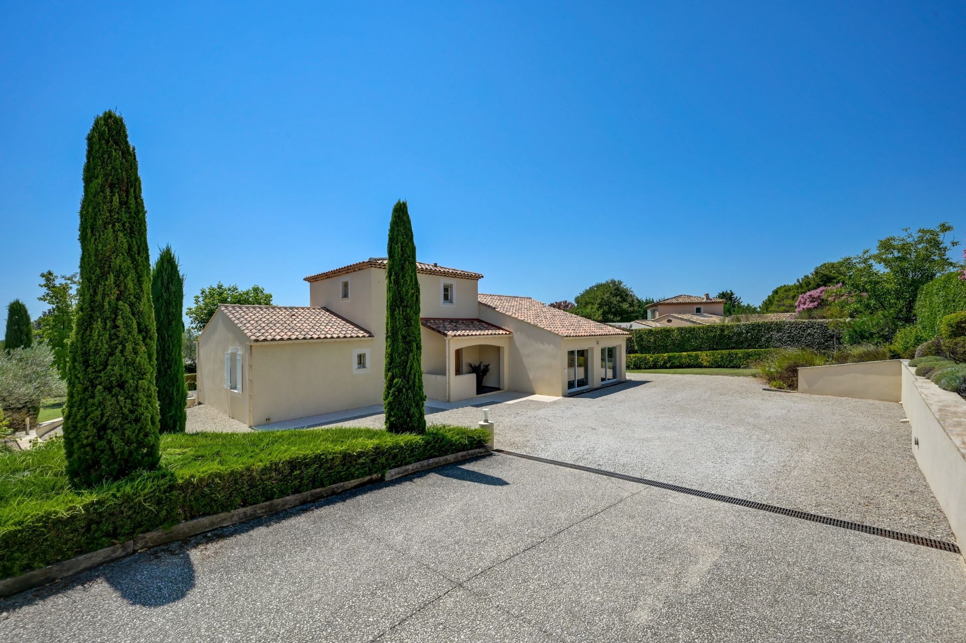 house 5 Rooms for sale on EGUILLES (13510)