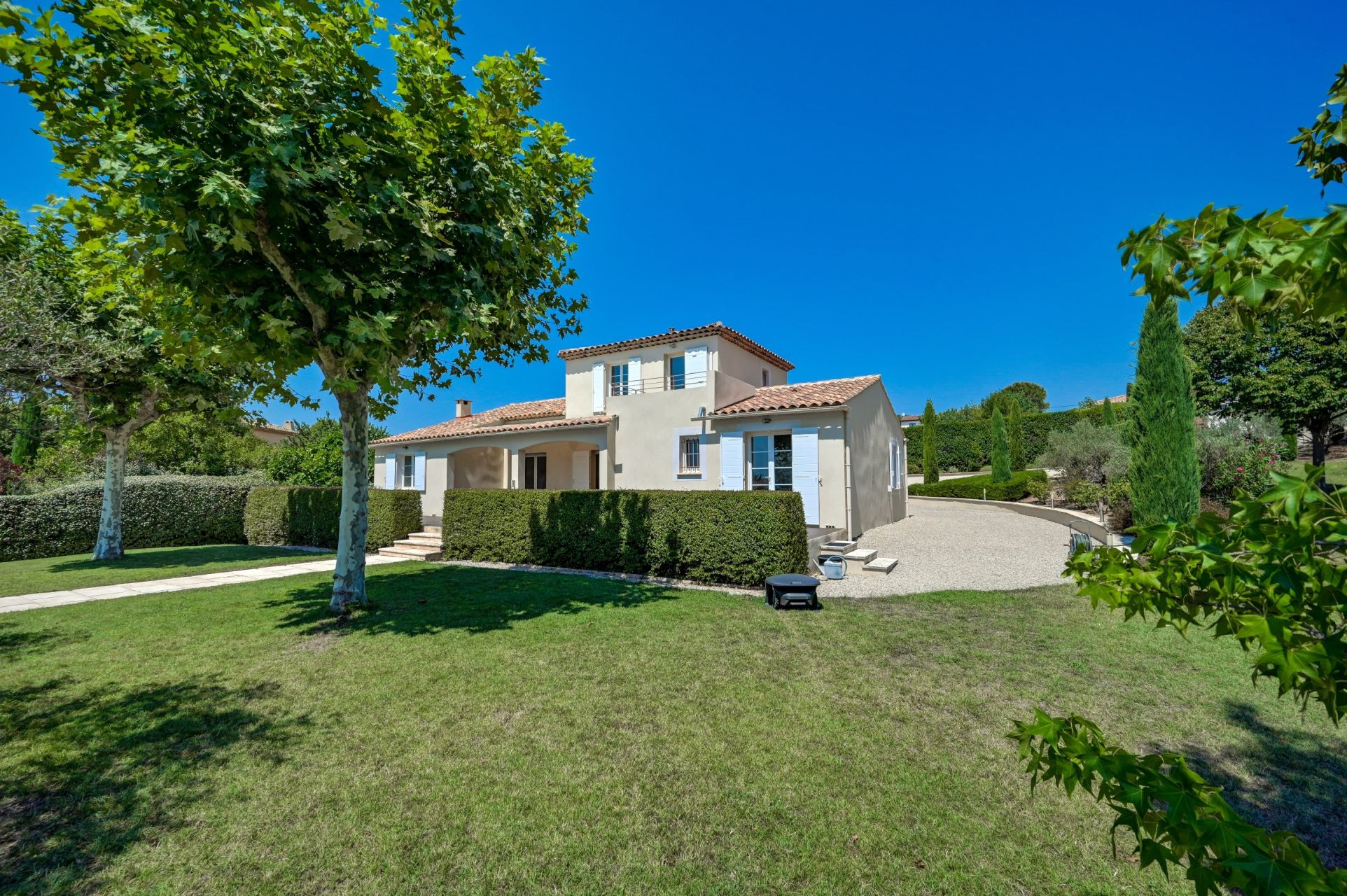 house 5 Rooms for sale on EGUILLES (13510)