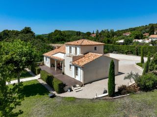 house 5 Rooms for sale on EGUILLES (13510)