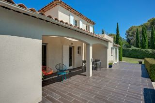 house 5 Rooms for sale on EGUILLES (13510)