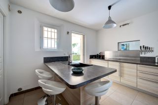 house 5 Rooms for sale on EGUILLES (13510)