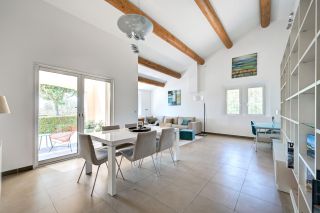 house 5 Rooms for sale on EGUILLES (13510)