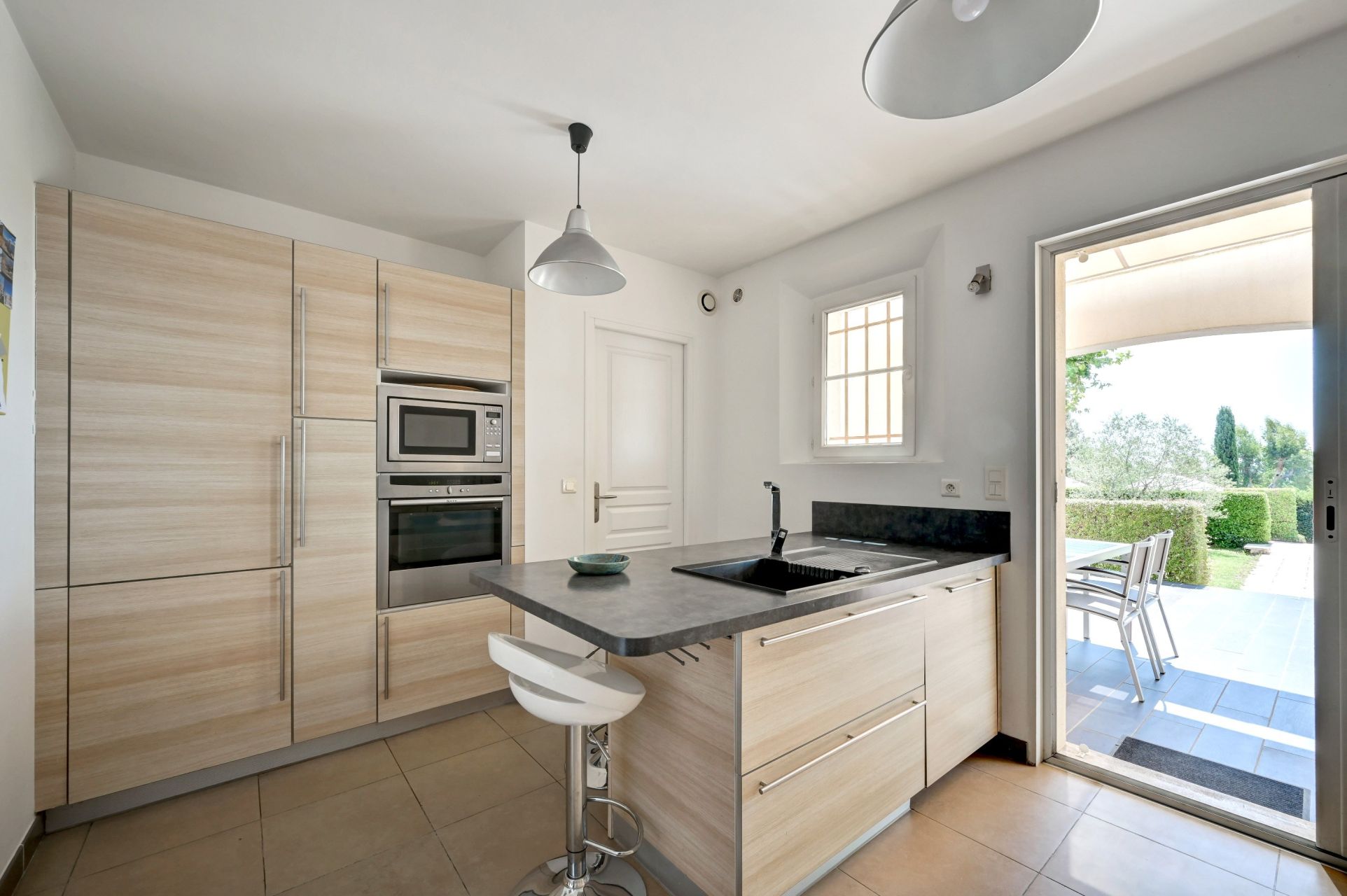 house 5 Rooms for sale on AIX EN PROVENCE (13100)