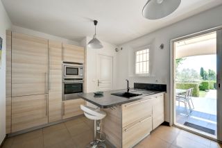 house 5 Rooms for sale on AIX EN PROVENCE (13100)