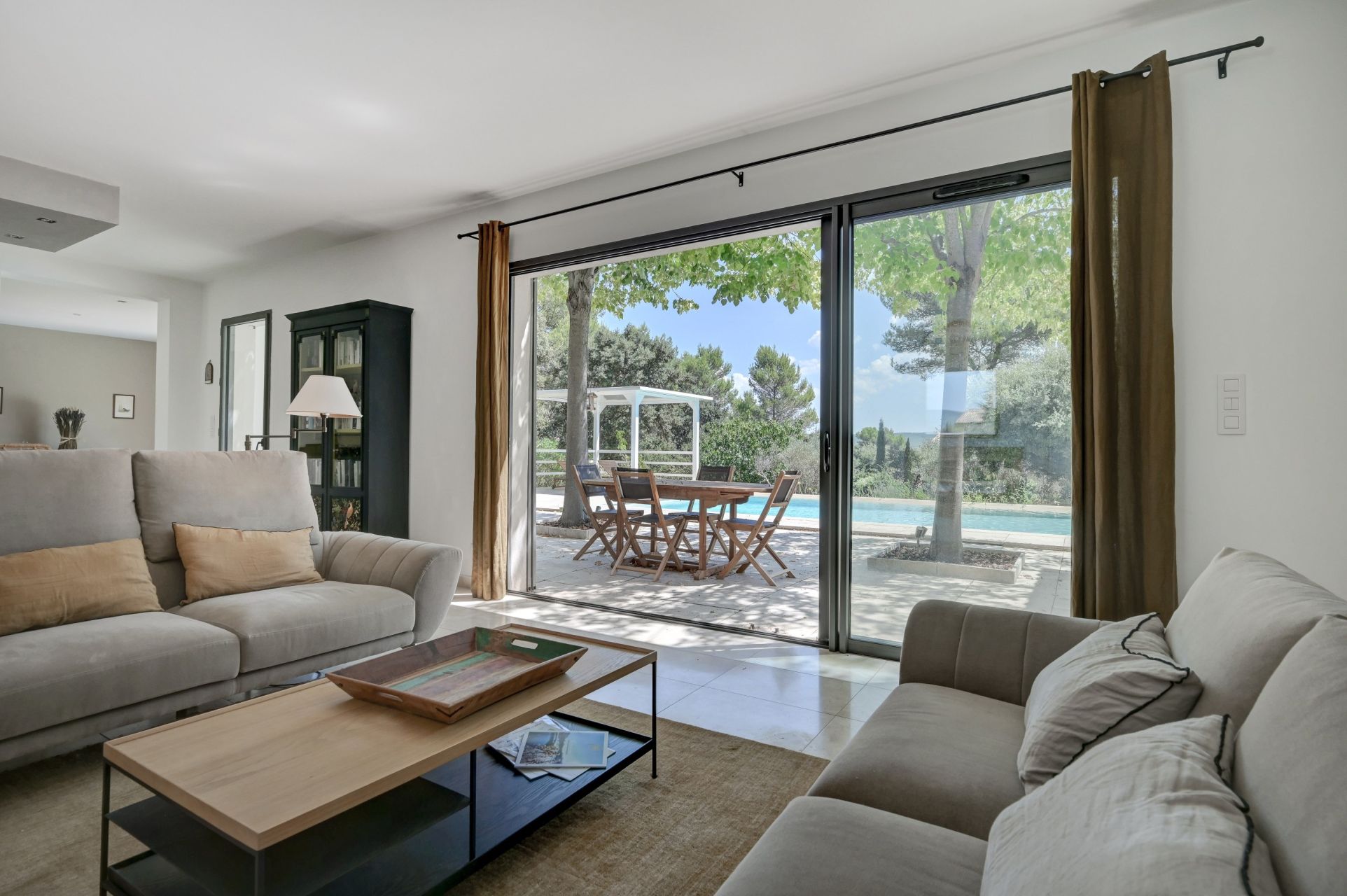 house 8 Rooms for sale on AIX EN PROVENCE (13100)