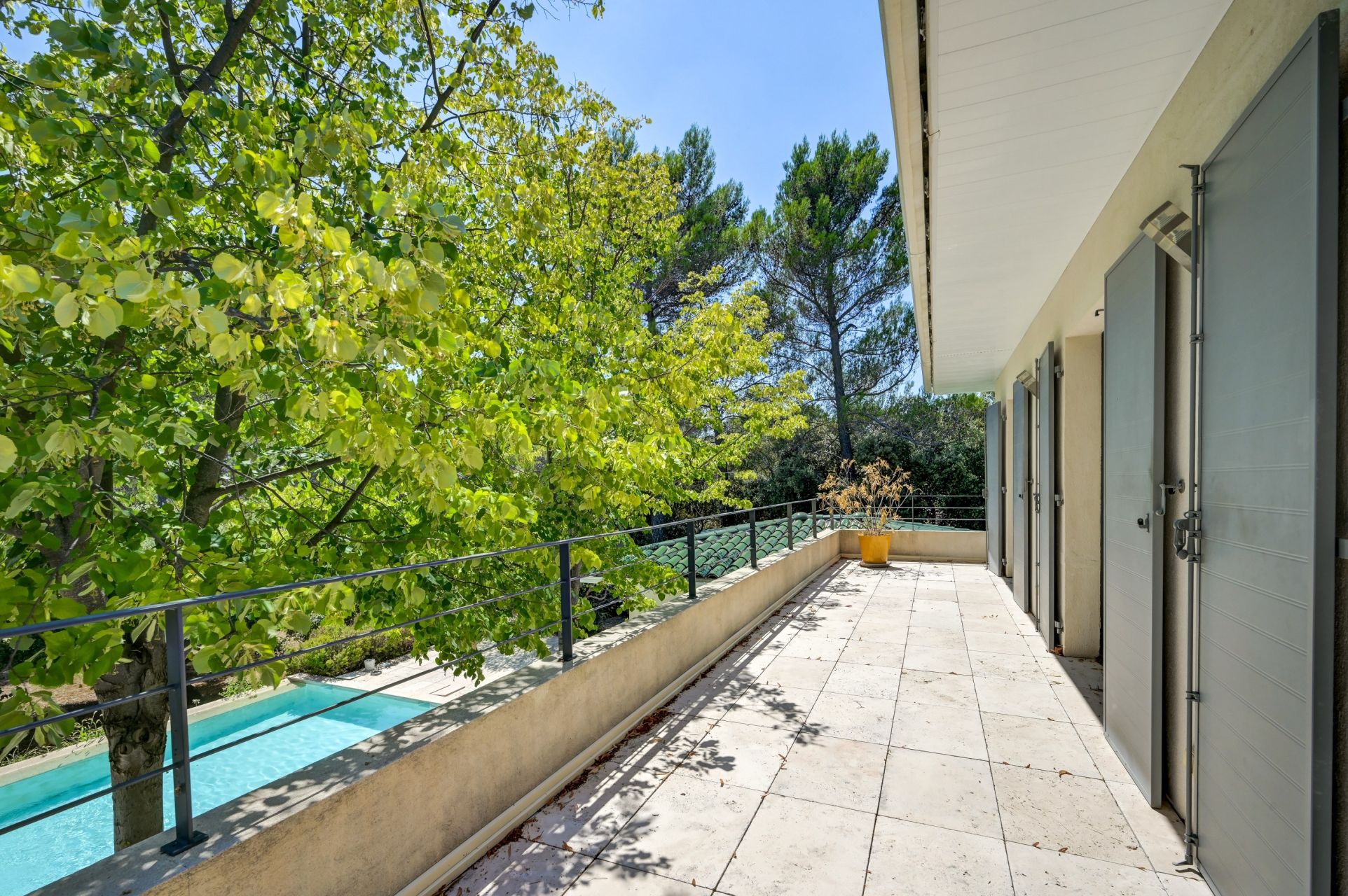 house 8 Rooms for sale on AIX EN PROVENCE (13100)