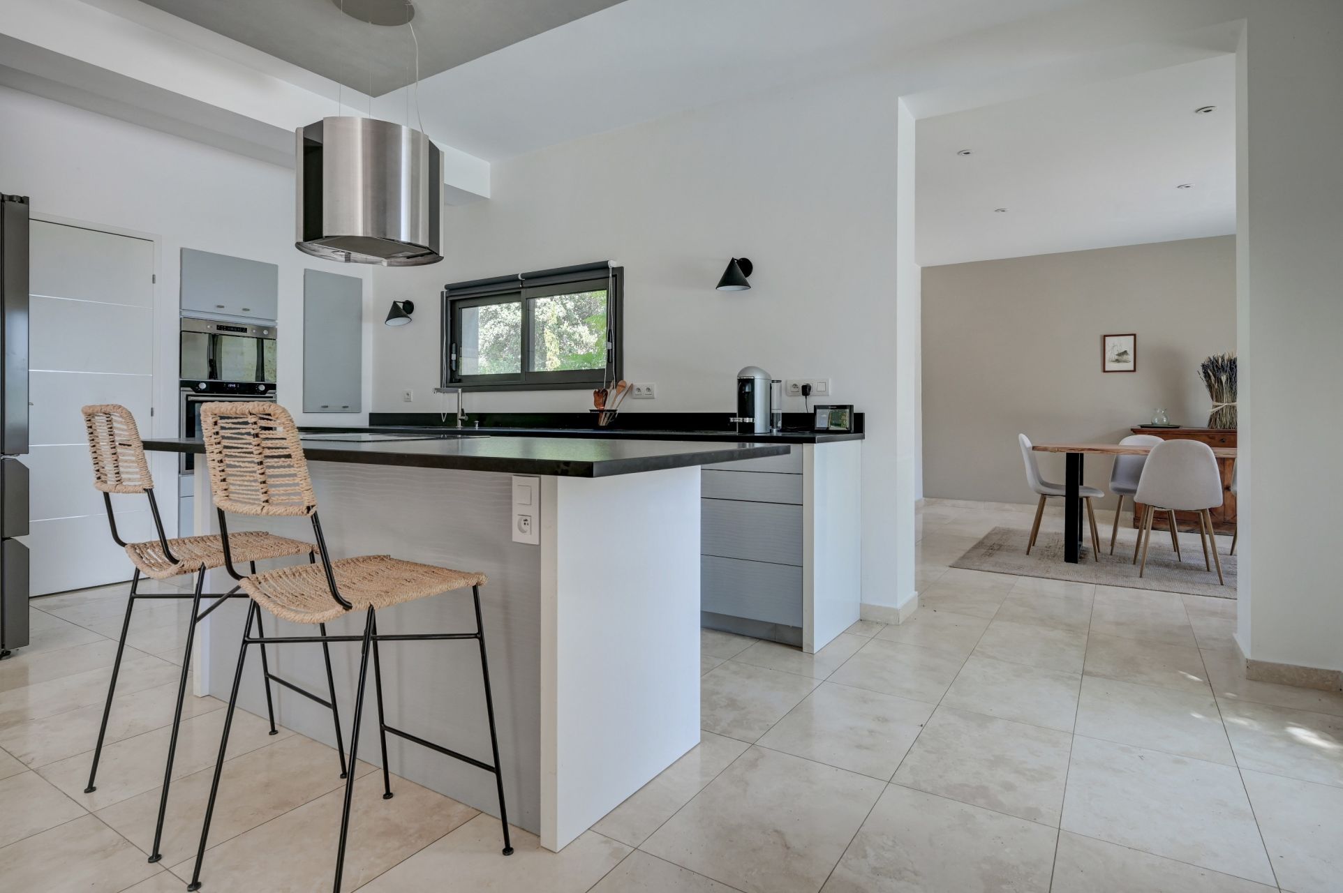 house 8 Rooms for sale on AIX EN PROVENCE (13100)