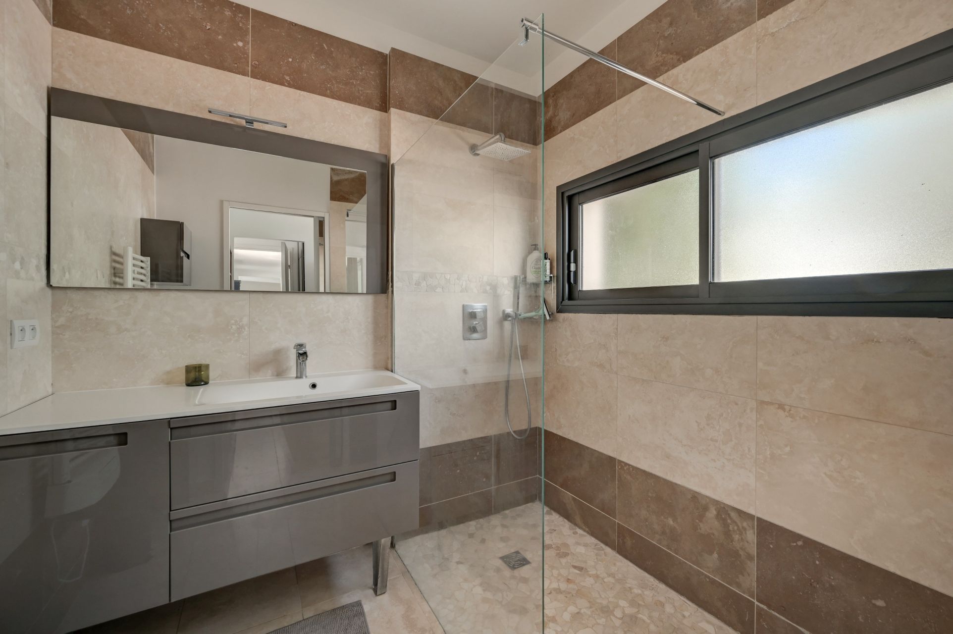 house 8 Rooms for sale on AIX EN PROVENCE (13100)