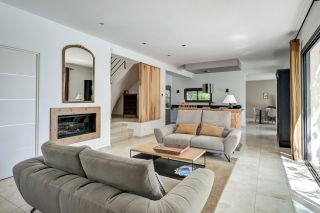 house 8 Rooms for sale on AIX EN PROVENCE (13100)