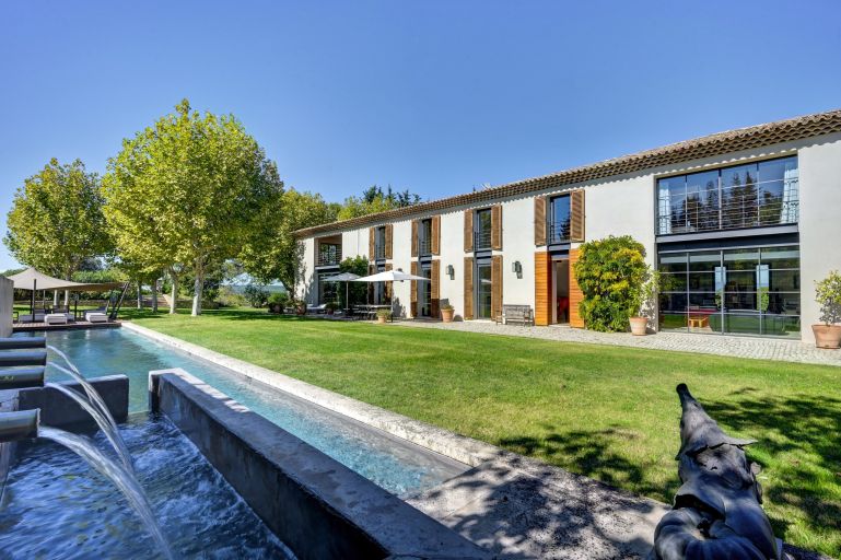 house 13 Rooms for sale on AIX EN PROVENCE (13100)