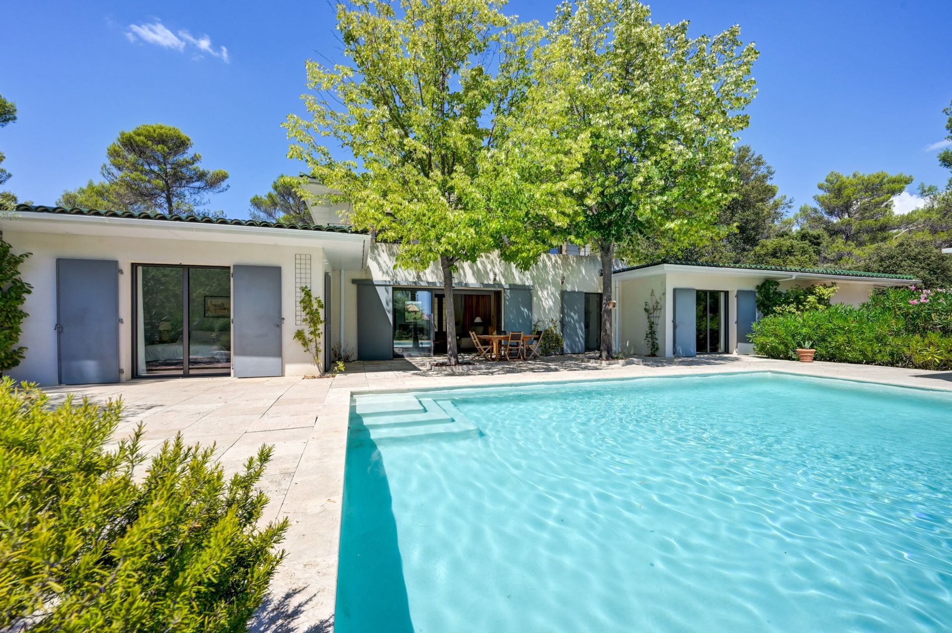 house 8 Rooms for rent on AIX EN PROVENCE (13100)