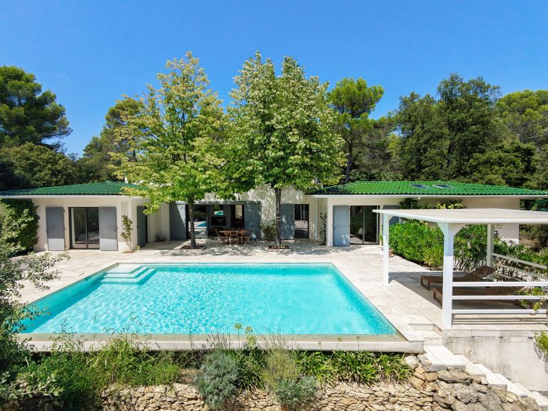house 8 Rooms for rent on AIX EN PROVENCE (13100)