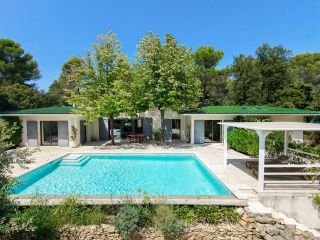house 8 Rooms for rent on AIX EN PROVENCE (13100)