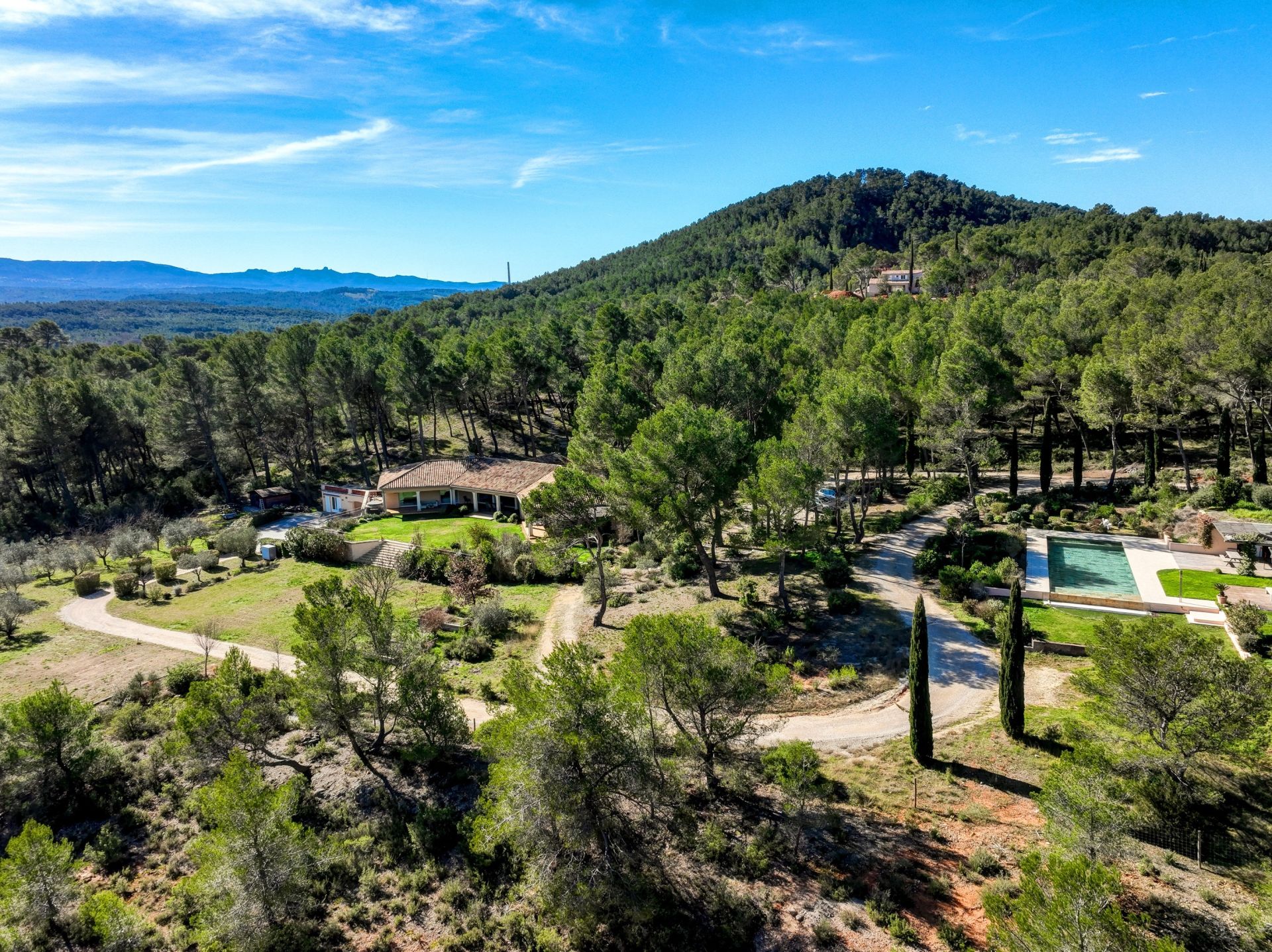 house 10 Rooms for rent on AIX EN PROVENCE (13100)