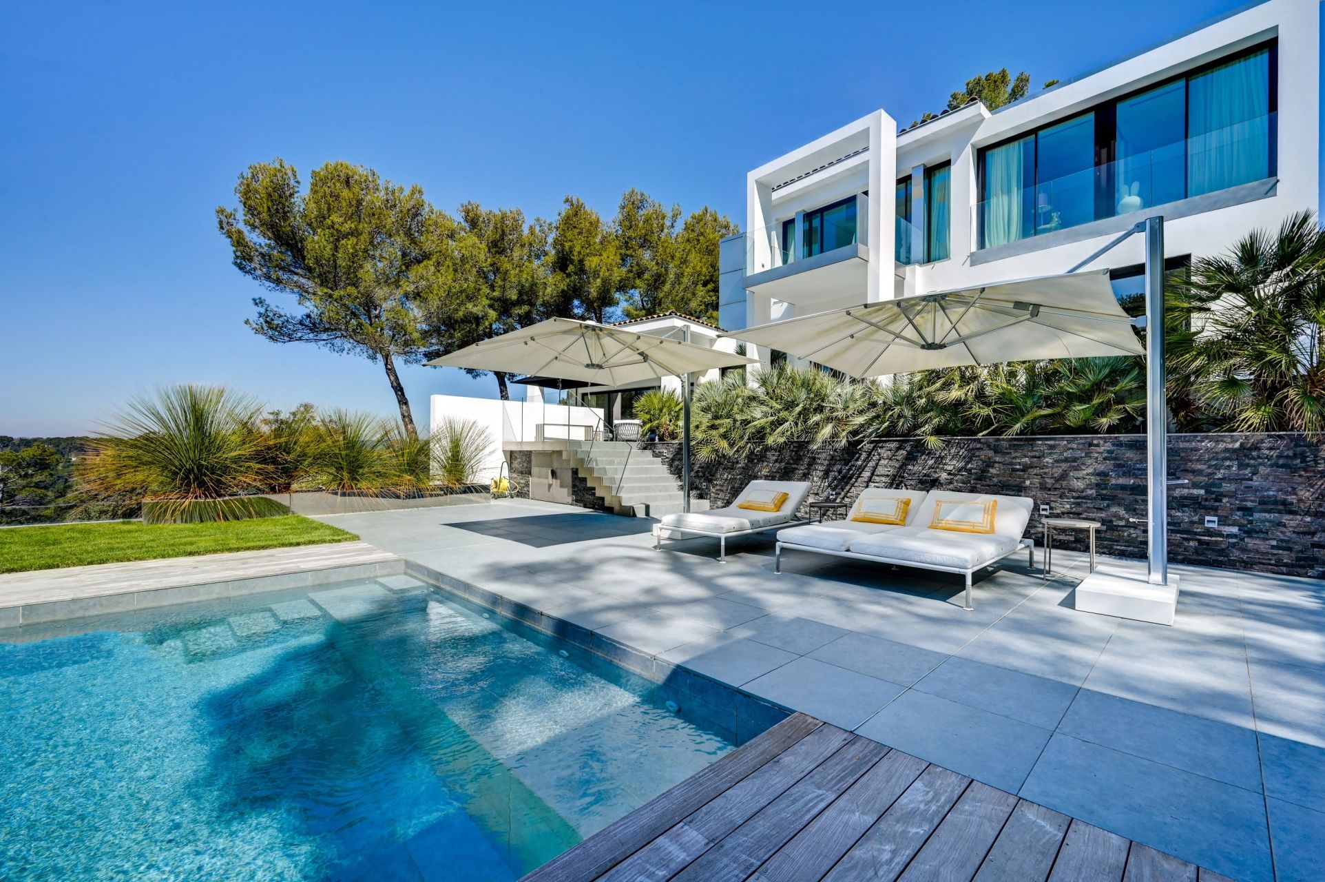 house 6 Rooms for sale on AIX EN PROVENCE (13100)