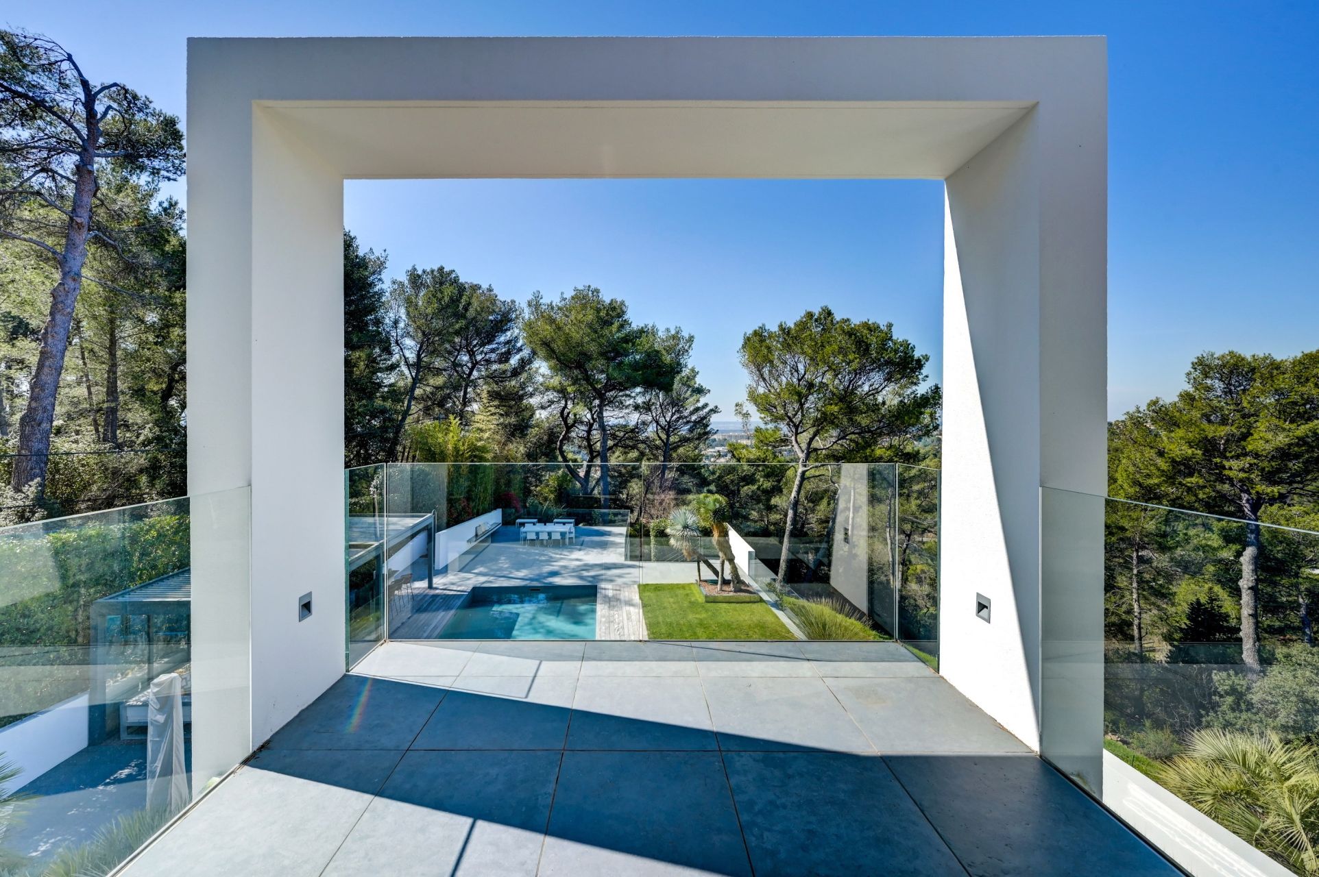 house 6 Rooms for sale on AIX EN PROVENCE (13100)