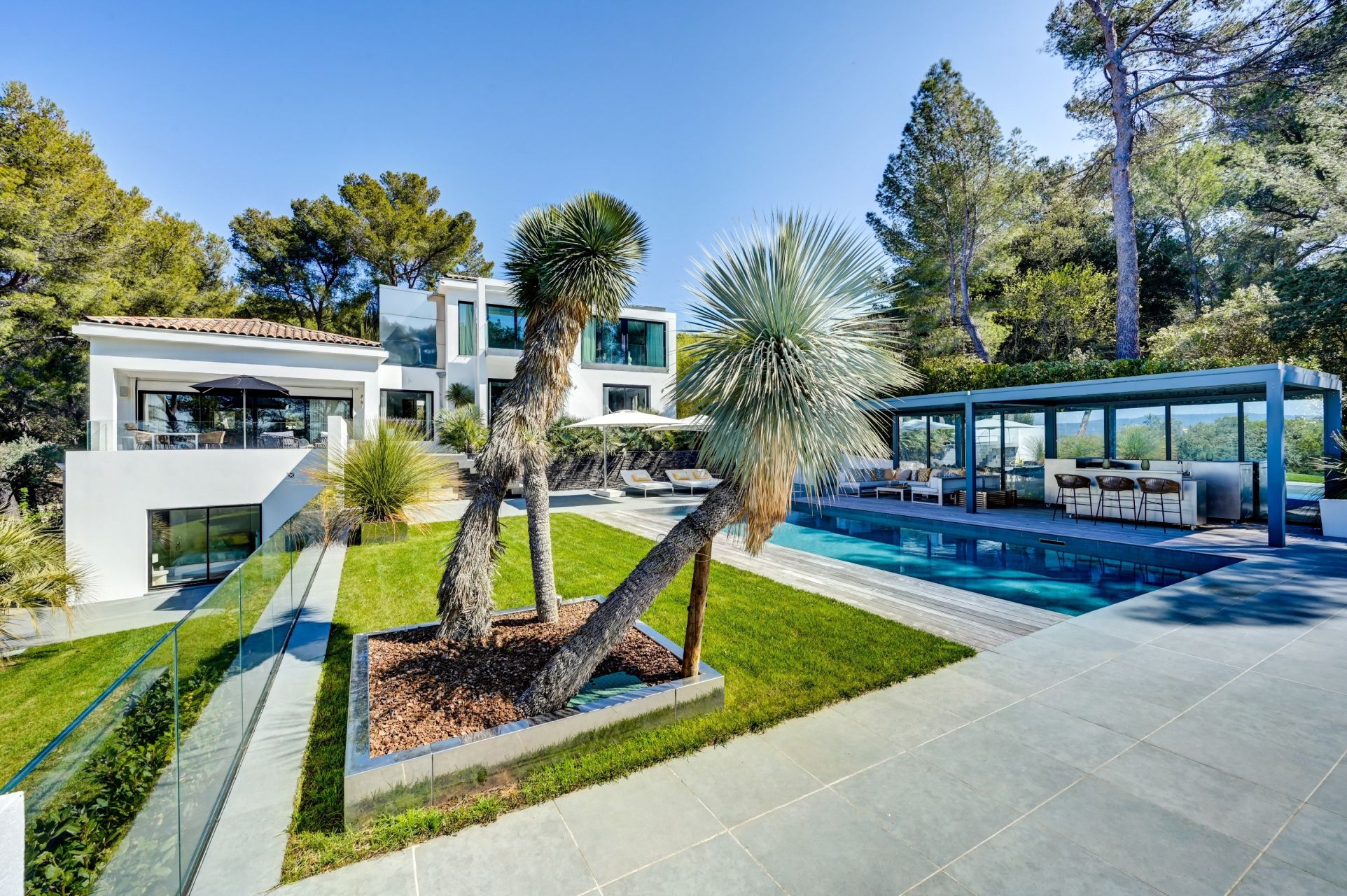 house 6 Rooms for sale on AIX EN PROVENCE (13100)