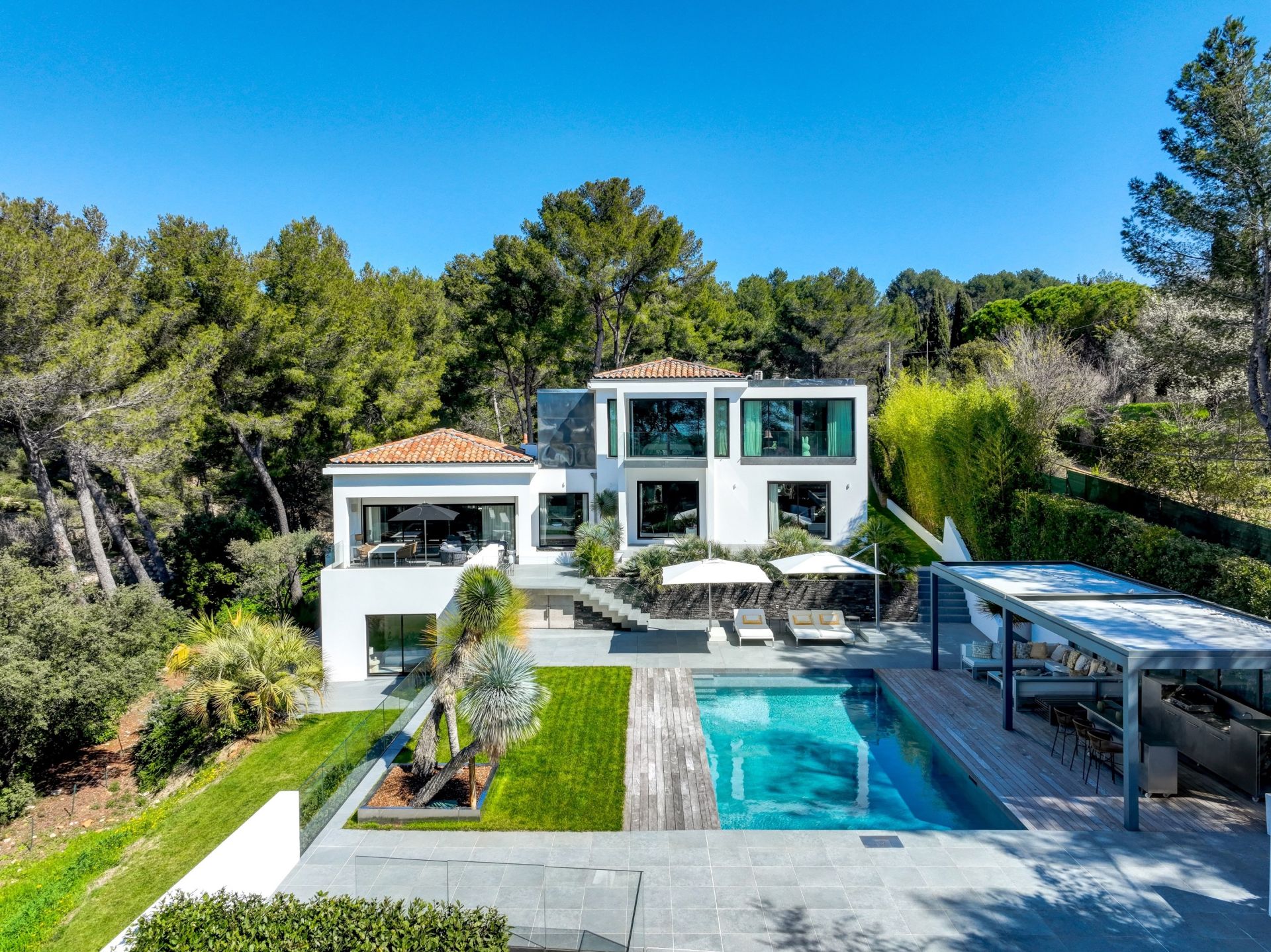 house 6 Rooms for sale on AIX EN PROVENCE (13100)