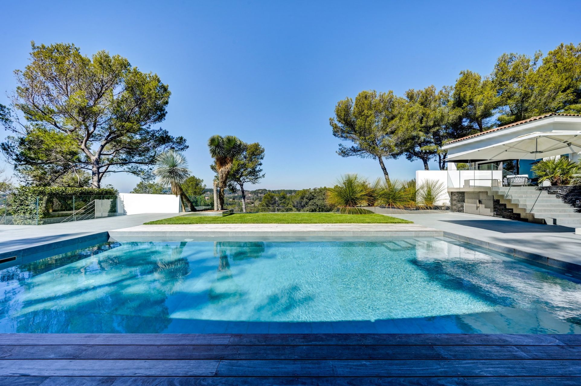 house 6 Rooms for sale on AIX EN PROVENCE (13100)