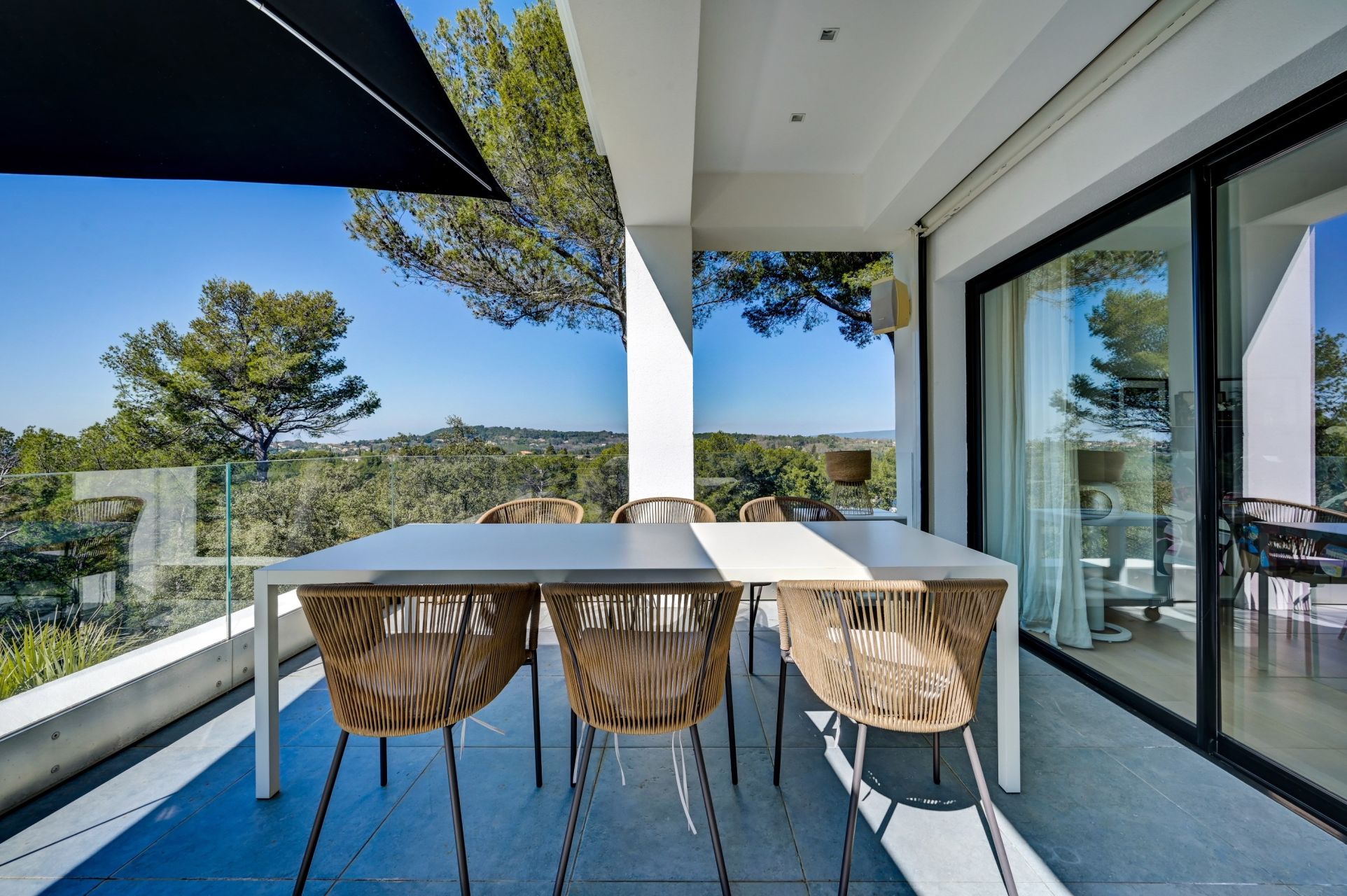 house 6 Rooms for sale on AIX EN PROVENCE (13100)