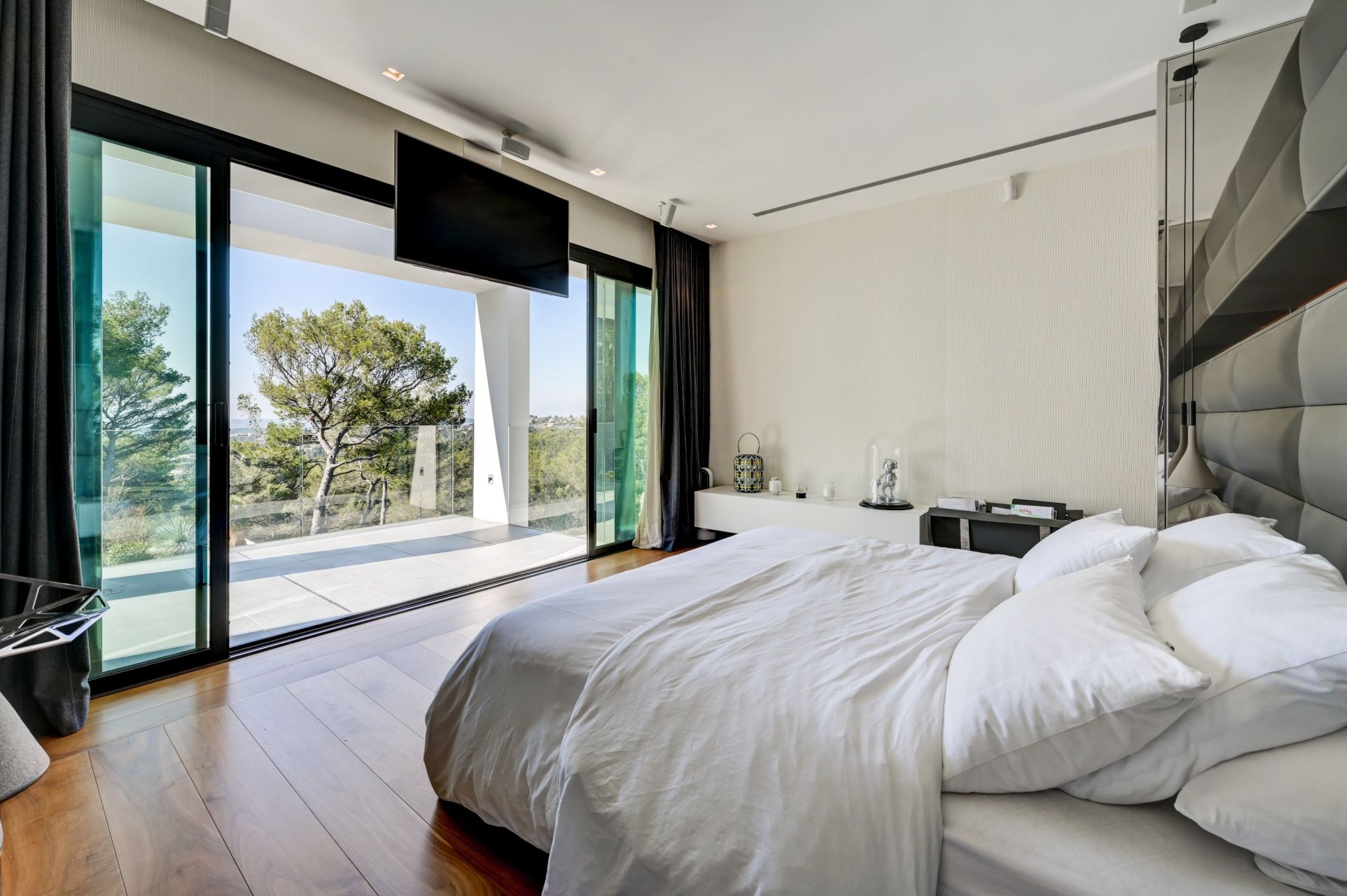 house 6 Rooms for sale on AIX EN PROVENCE (13100)