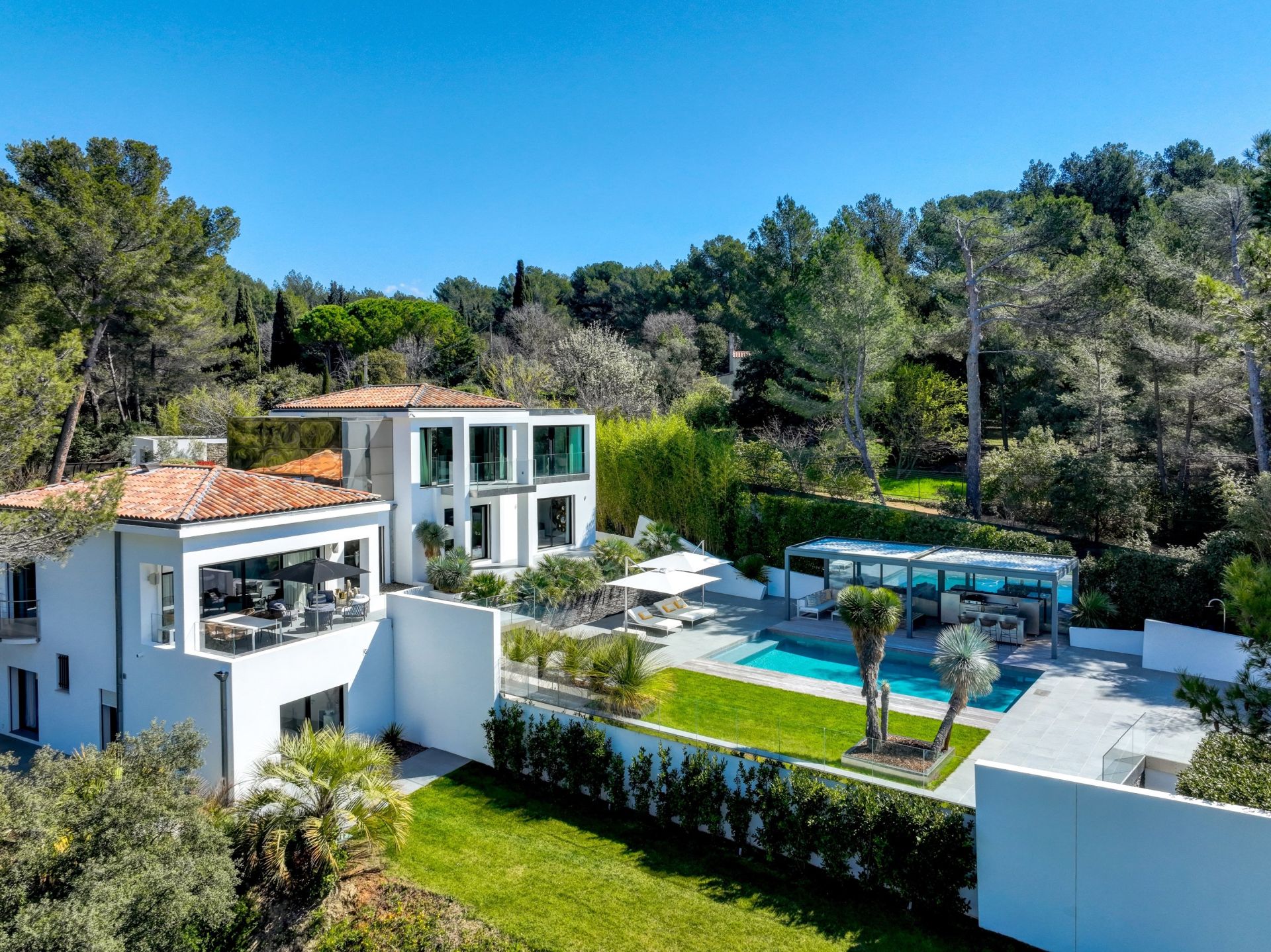house 6 Rooms for sale on AIX EN PROVENCE (13100)