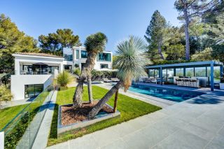 house 6 Rooms for sale on AIX EN PROVENCE (13100)