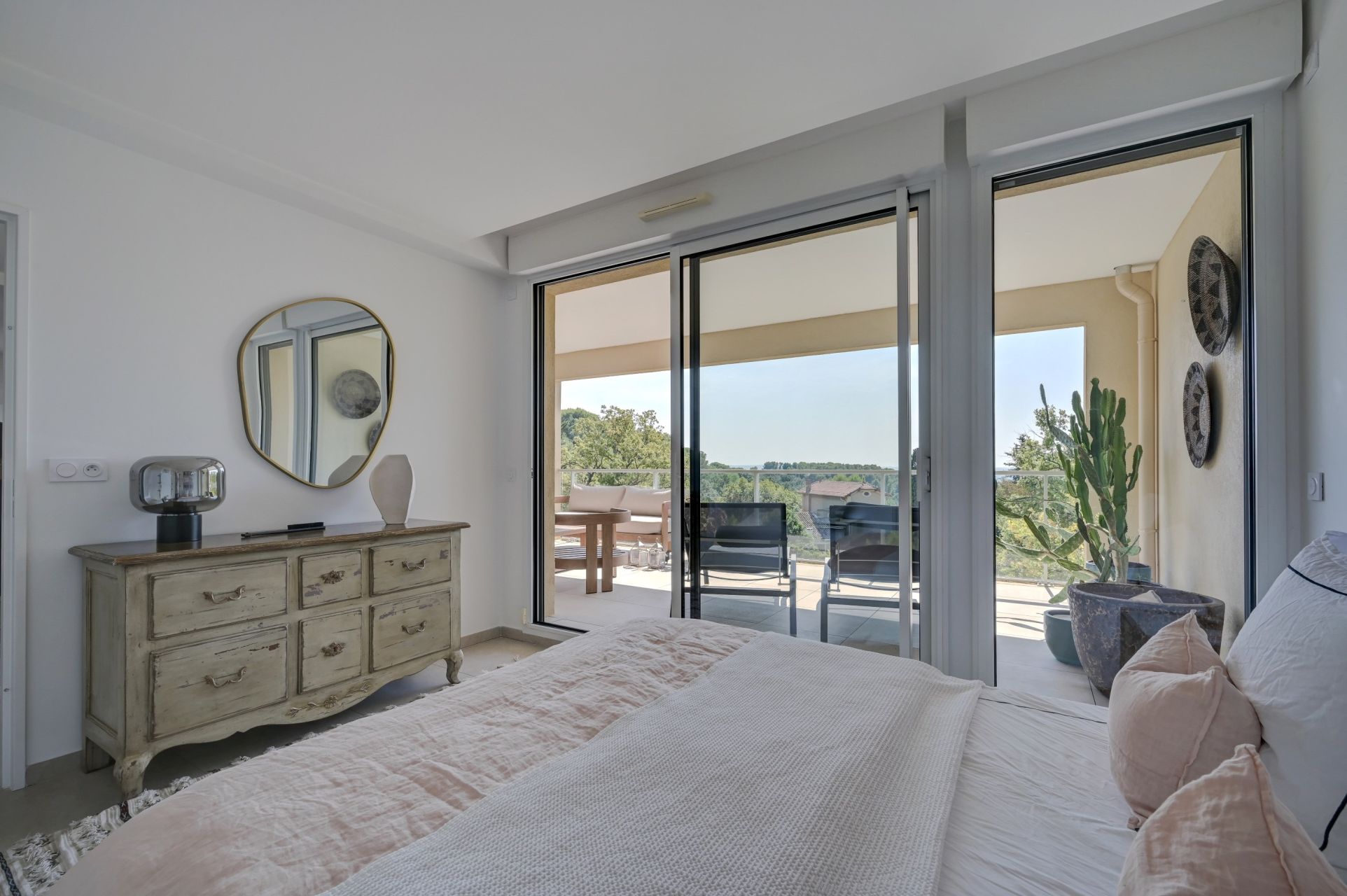 apartment 4 Rooms for sale on AIX EN PROVENCE (13090)