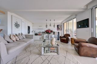 apartment 4 Rooms for sale on AIX EN PROVENCE (13090)