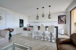 apartment 4 Rooms for sale on AIX EN PROVENCE (13090)