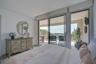 apartment 4 Rooms for sale on AIX EN PROVENCE (13090)