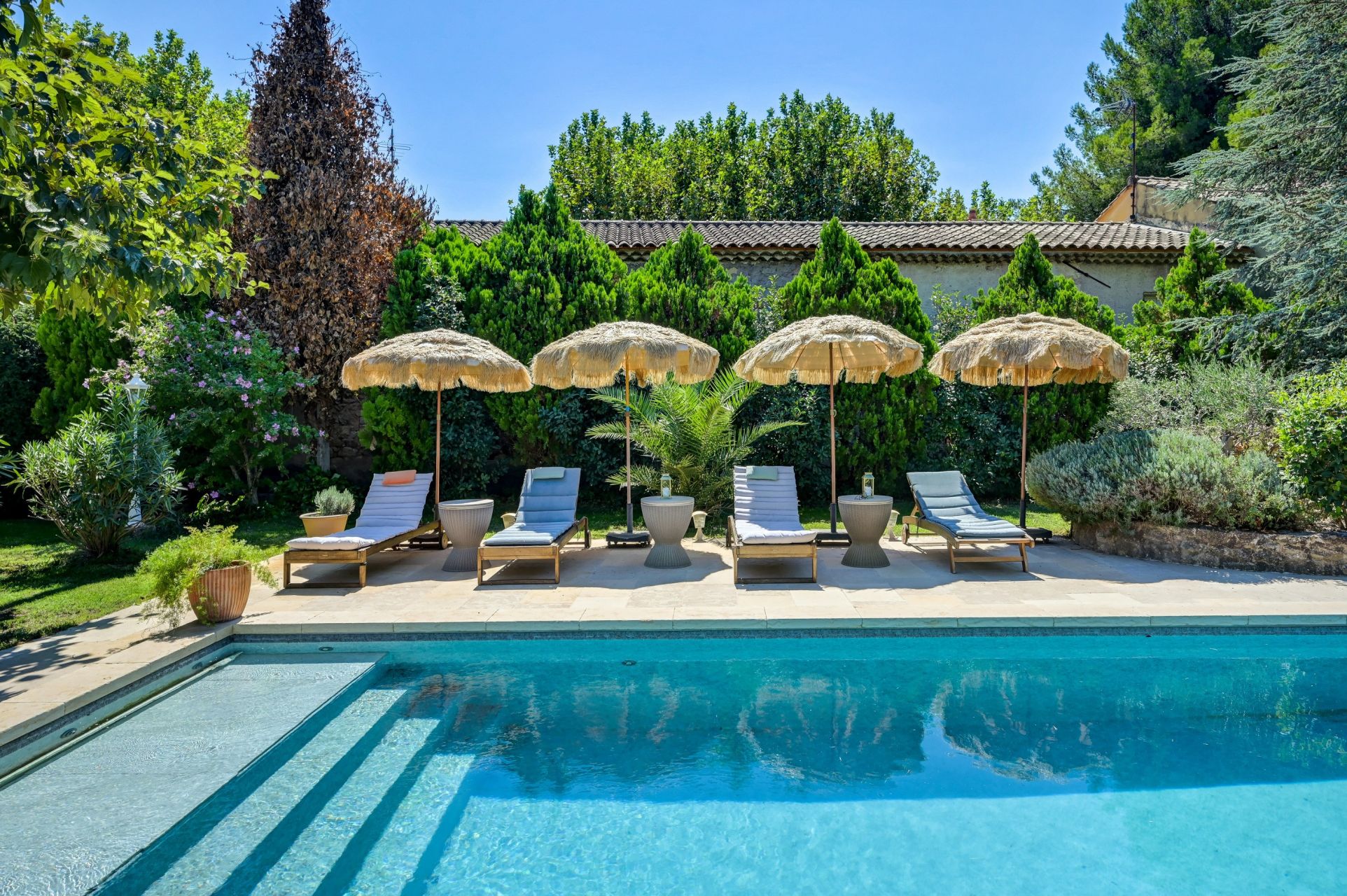 mas 6 Rooms for sale on LA BARBEN (13330)