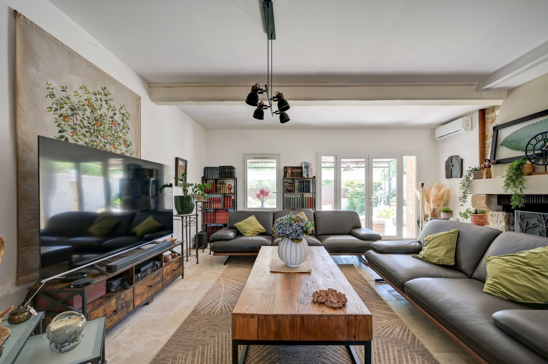 mas 6 Rooms for sale on LA BARBEN (13330)