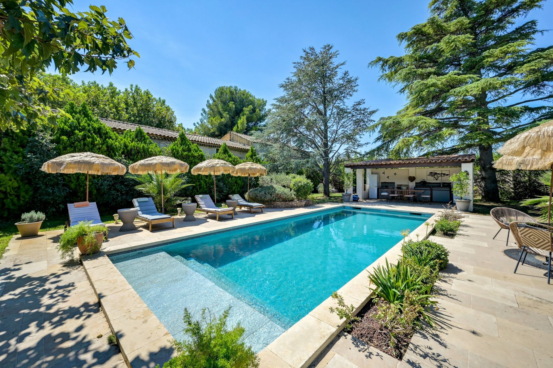 mas 6 Pièces en vente sur ST CANNAT (13760)