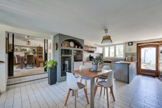 mas 6 Rooms for sale on LA BARBEN (13330)