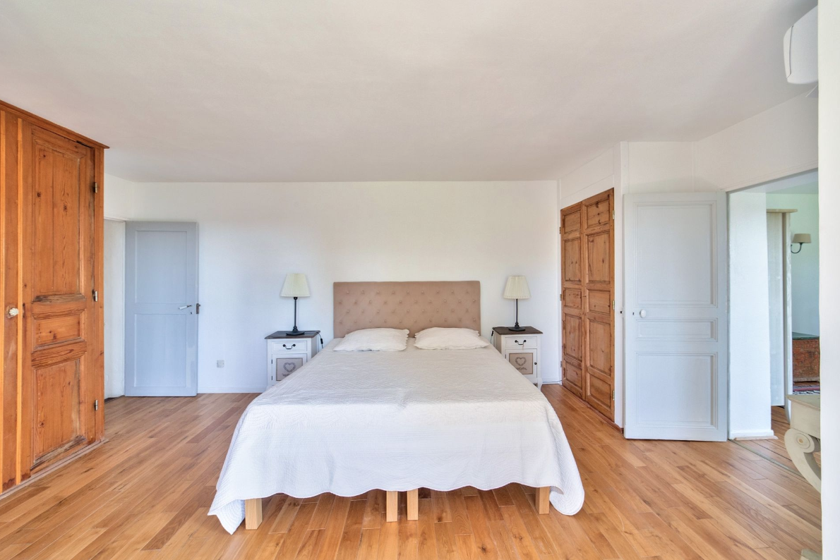 house 5 Rooms for rent on AIX EN PROVENCE (13100)