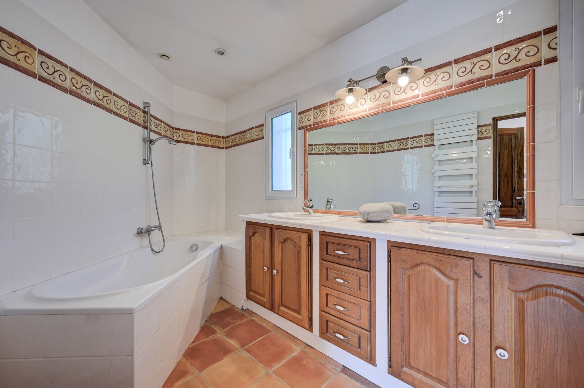 house 5 Rooms for sale on AIX EN PROVENCE (13100)