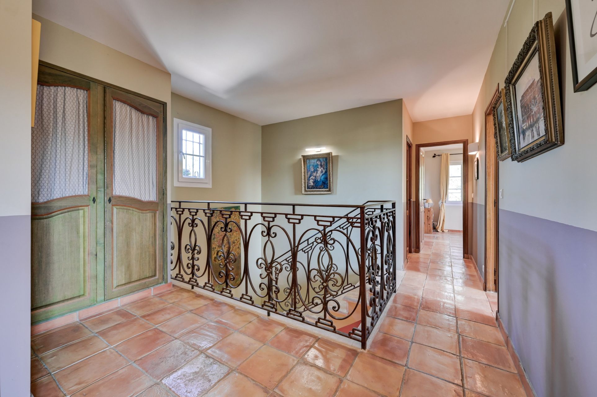 house 5 Rooms for sale on AIX EN PROVENCE (13100)