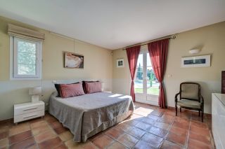 house 5 Rooms for sale on AIX EN PROVENCE (13100)