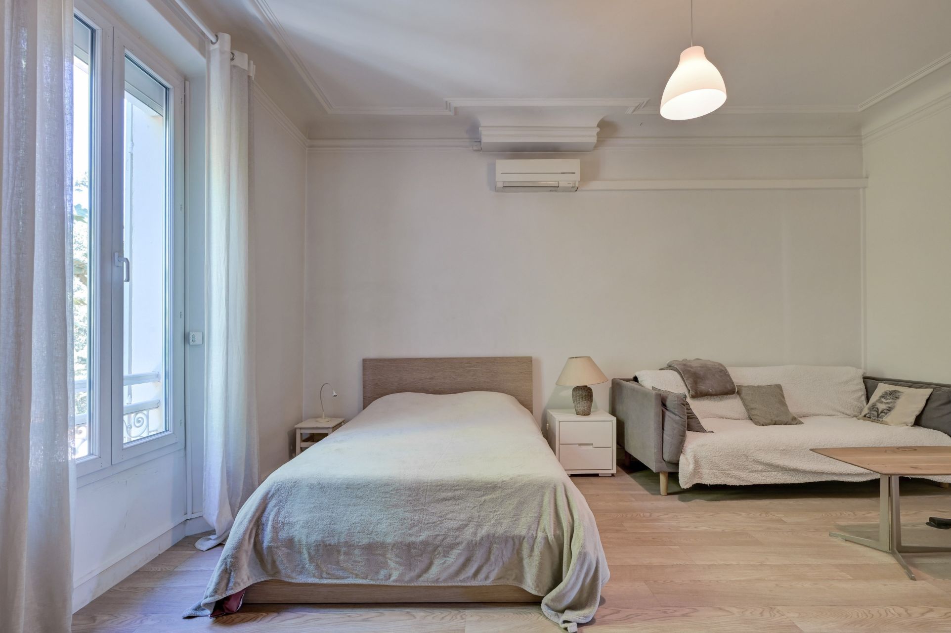 house 7 Rooms for sale on AIX EN PROVENCE (13100)